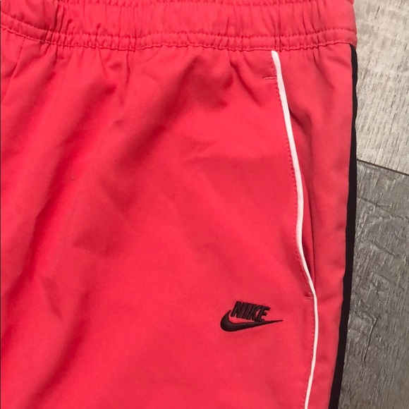 Women’s Nike Neon Pink Workout Pants - Picture 2 of 4